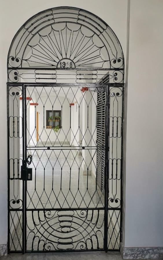 Teodosio Apartment Free Parking & Central Ac Seville Luaran gambar